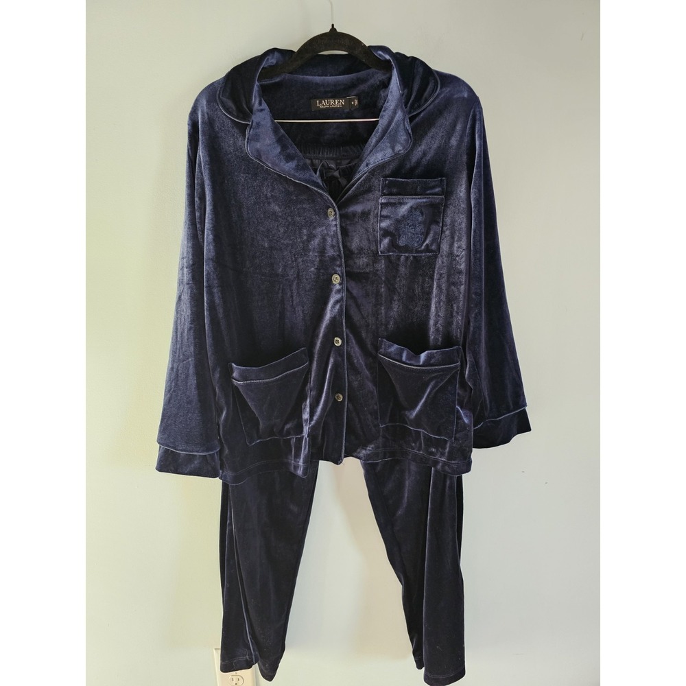 Ralph Lauren Black Label Velvet Navy Crest Embroidered Pajamas  Sz. M‎